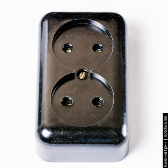 Розетка ОП 2-мест. с подпр. конт. с керам. Черный 10А/250В (упак.130) РА10-009