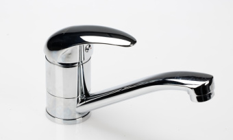 Смеситель  для кухни однорычажный, излив 15 см (L), карт. 40, шпилька (цинк) Омега 3304-1